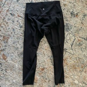 Lululemon aligns 25” black